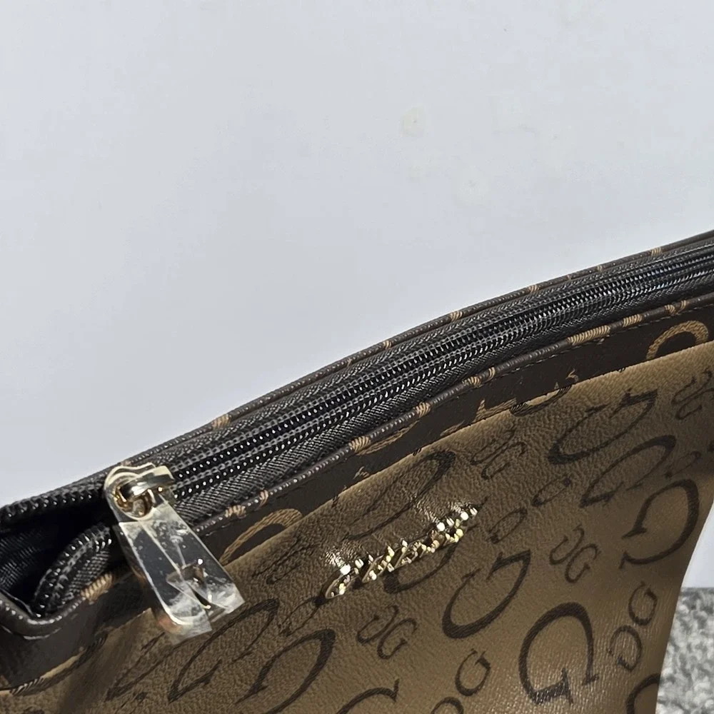 GUESS‎ Make Up Cosmetic Bag Zip Top Closure Brown Tones Gold Tone Trim LOGO